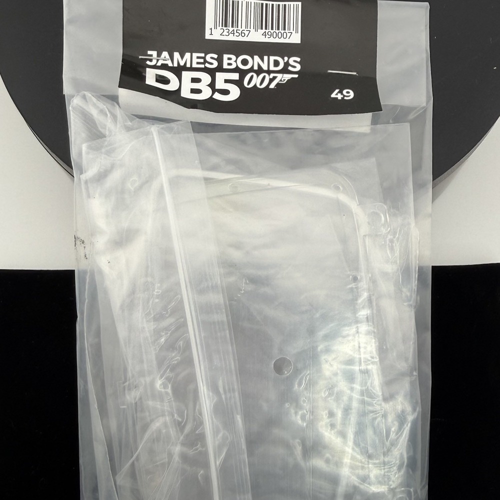 PART #49-BUILD YOUR OWN EAGLEMOSS JAMES BOND 007 1:8 ASTON MARTIN DB5 #49 Window